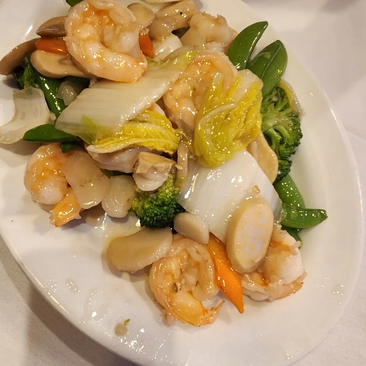 assorted seafood in taro nest 雀巢海上鲜